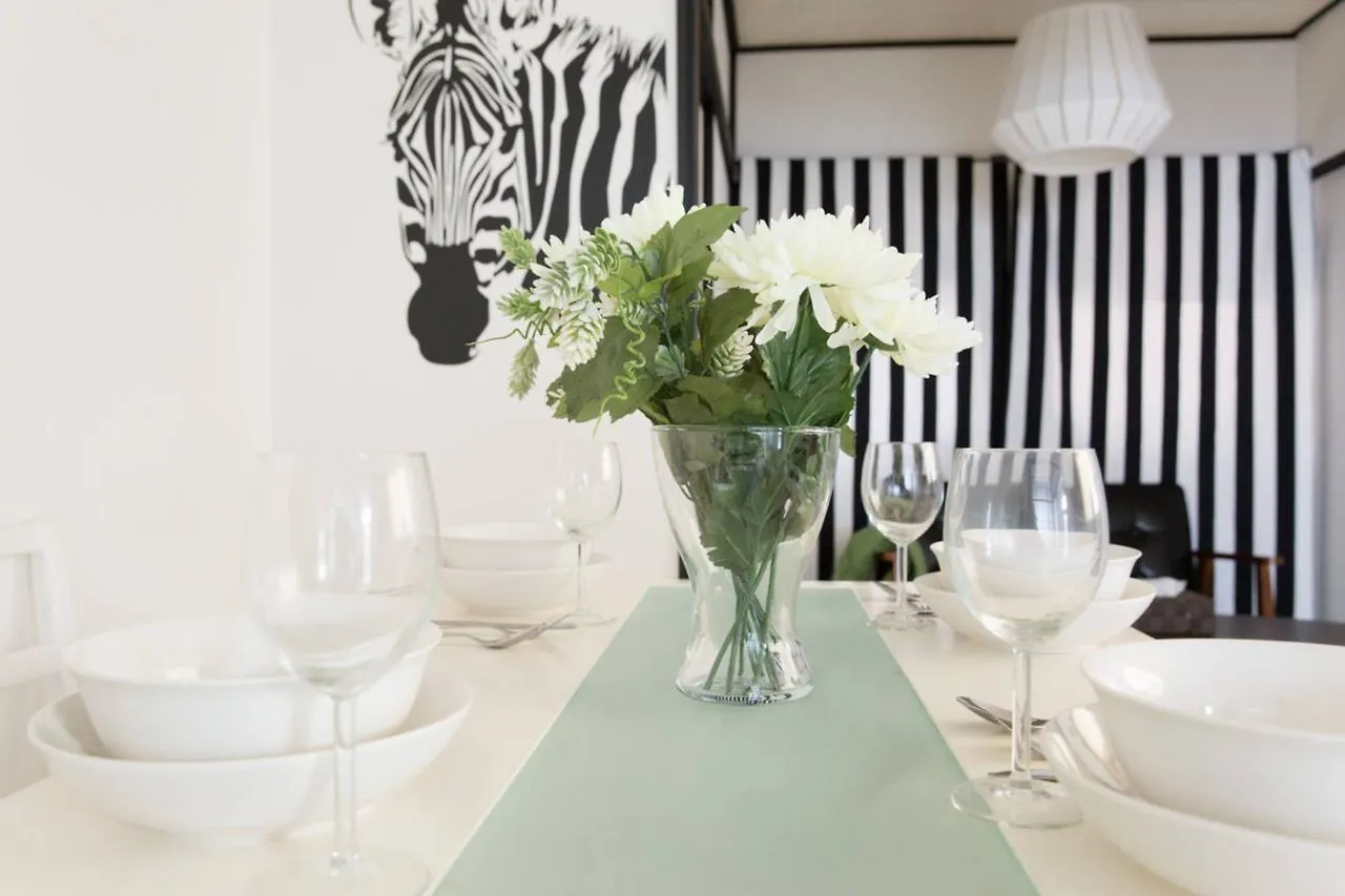 Zebrahouse Himejima Villa Osaka 0*,  Japan